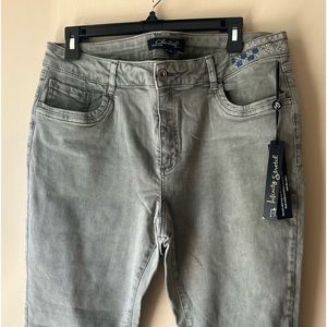 Charlie B Infinity Stretch Cactus Jeans With Embroidered Embellishments NWT
